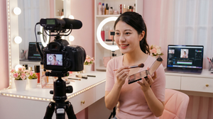 17c一起草美妆视频